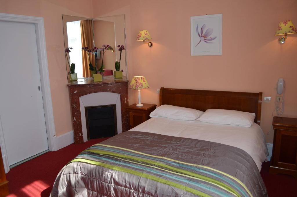 Hotel Le Beau Site Gien Szoba fotó