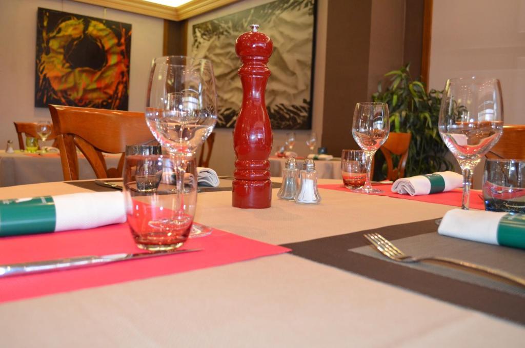 Hotel Le Beau Site Gien Kültér fotó